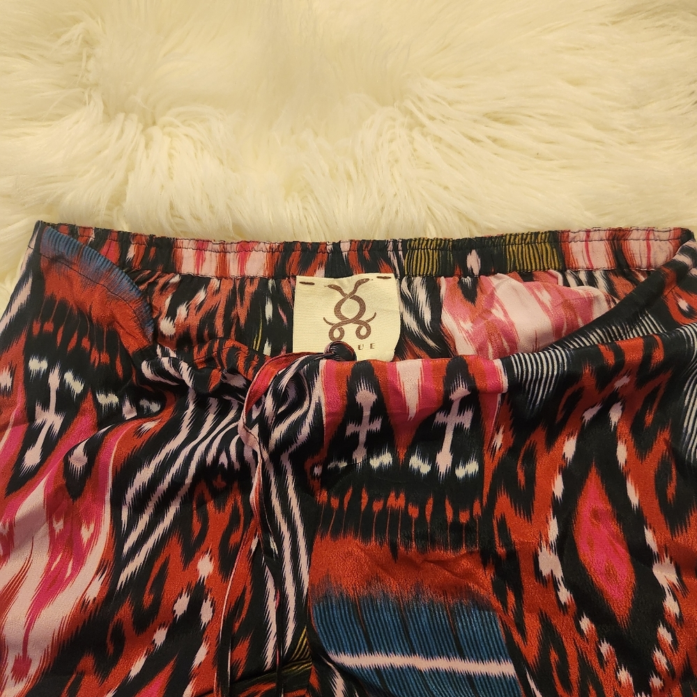 Vibrant Geometric Patterned Pants - Picture 12 of 14